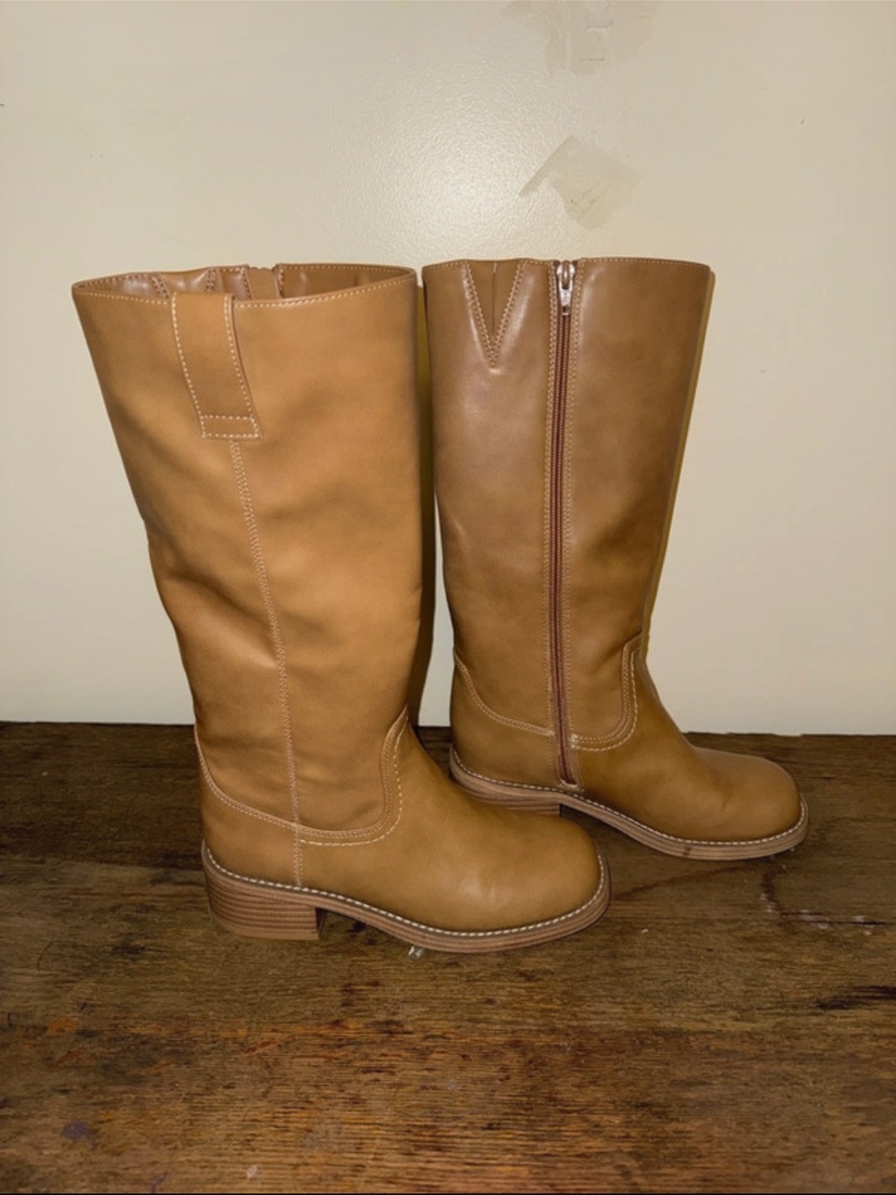 Women’s Faux Leather Boots / 6